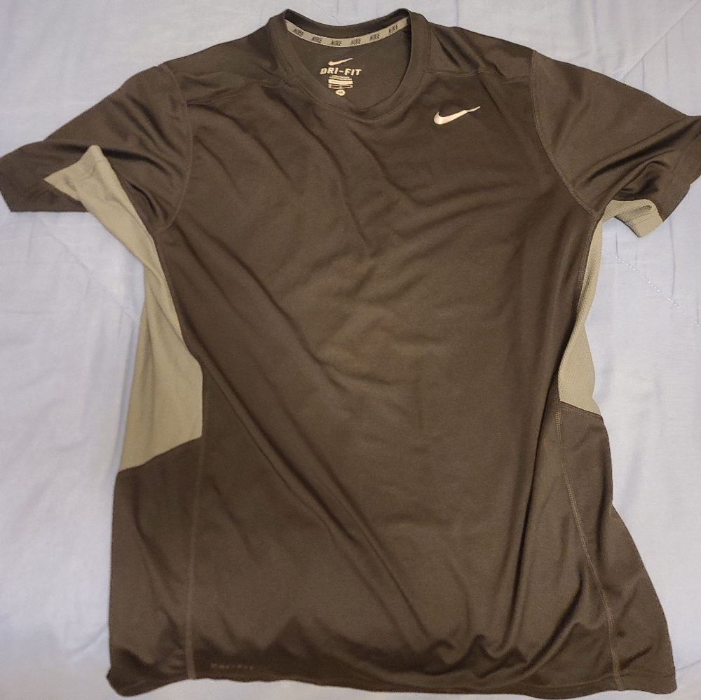 Nike mens Training shirt